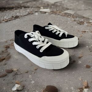 Maj Love Womens Fran Platform Sneaker Size 10 Black with white Sole